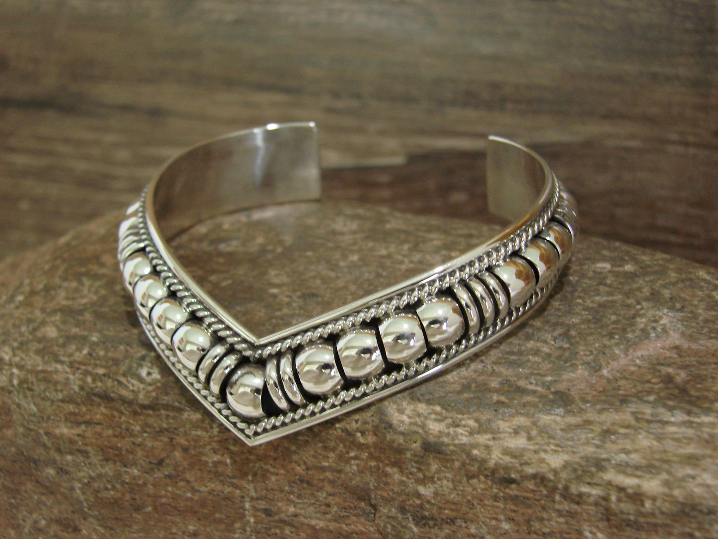 Native American Sterling Silver Ribbed Melon 1/2" V Bracelet by Thomas Charley