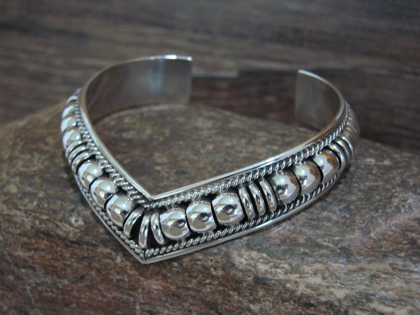 Native American Sterling Silver Ribbed Melon 1/2" V Bracelet by Thomas Charley