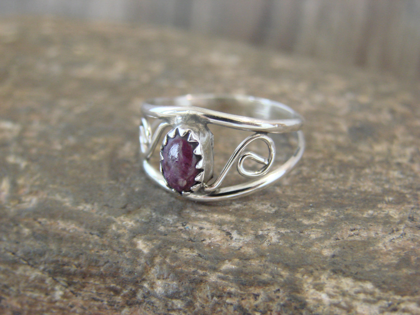 Native American Sterling Silver & Purple Spiny Oyster Ring by Lincoln - Size 4.5
