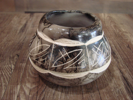 Native American Navajo Indian Horse Hair Pottery by T Vail
