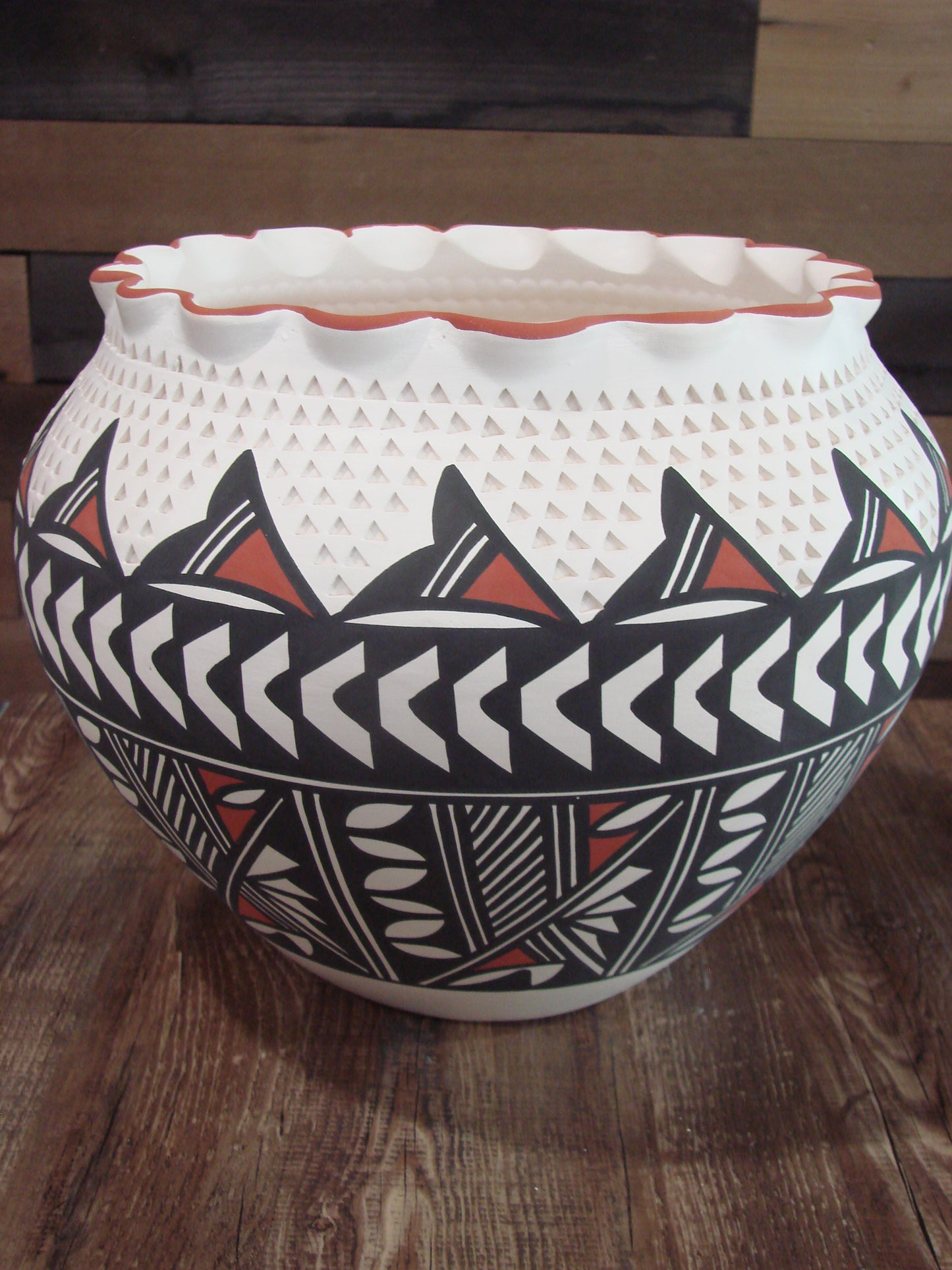 Large Native American Acoma Fine Line Hand Painted Pottery by Aragon