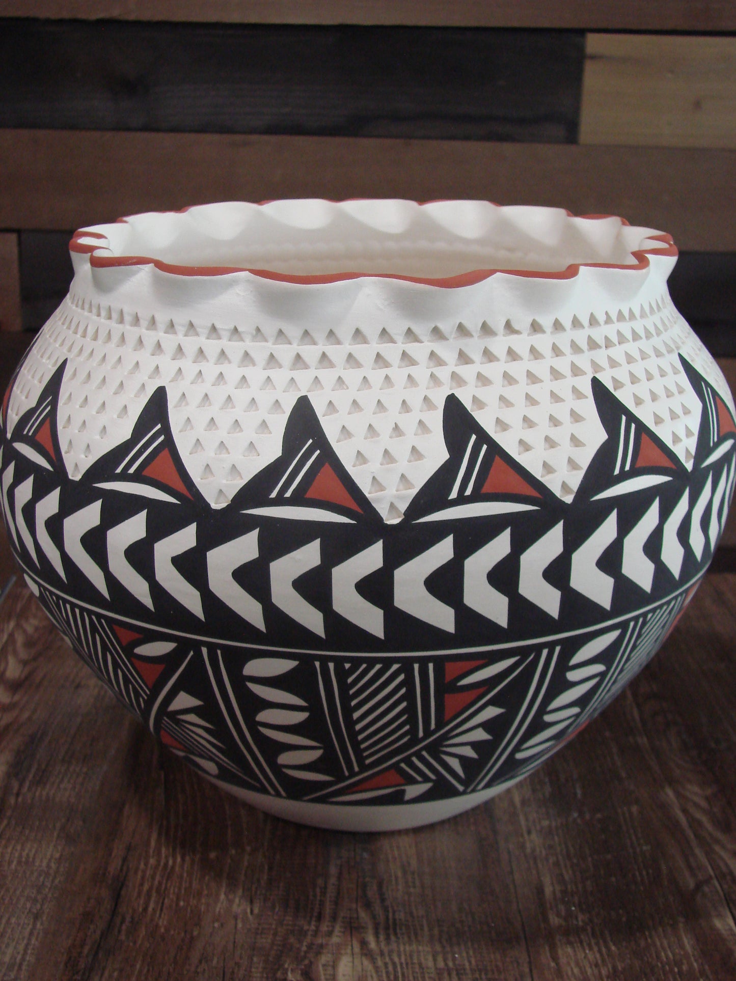 Large Native American Acoma Fine Line Hand Painted Pottery by Aragon