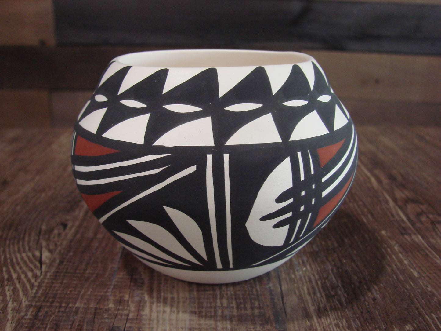 Native American Acoma Fine Line Hand Painted Pottery - Aragon