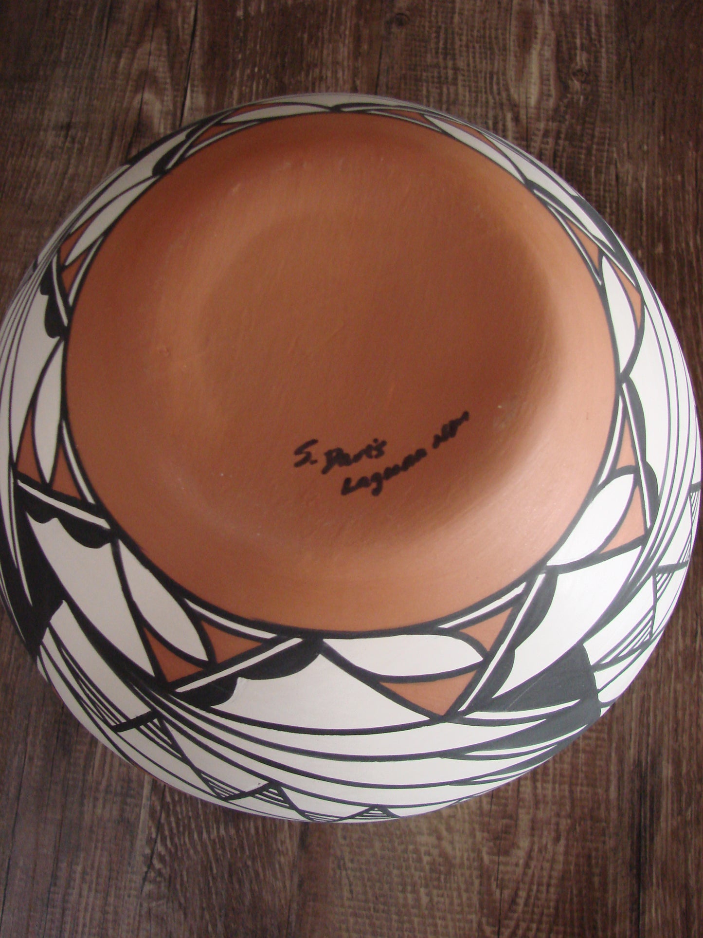 Native American Acoma Pueblo Fine Line Hand Painted Pottery by S. Daris