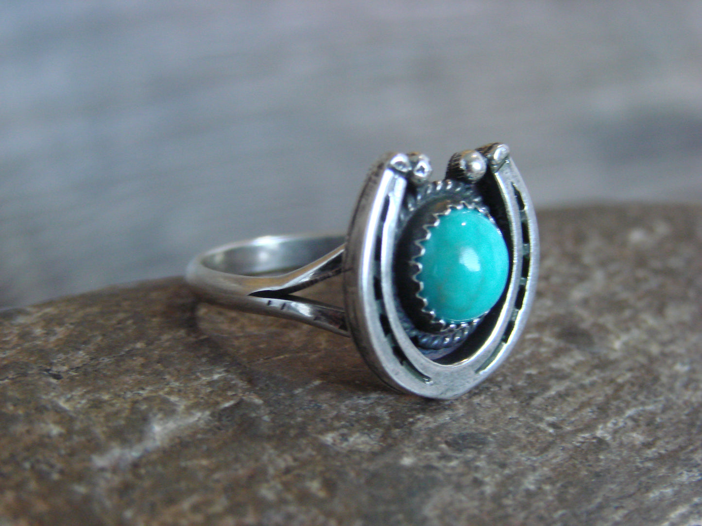 Native American Sterling Silver & Turquoise Lucky Horse Shoe Ring - Platero - Size 7