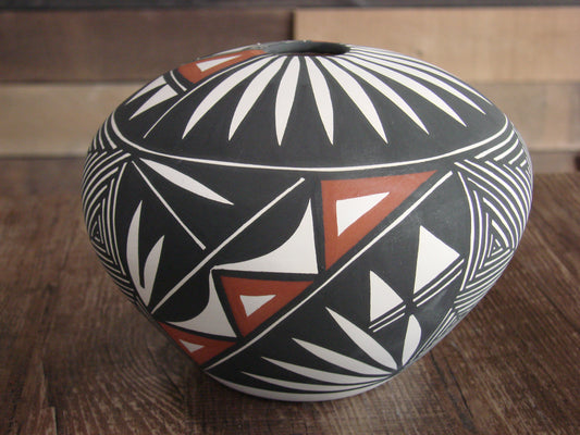 Native American Acoma Pueblo Fine Line Hand Painted Pottery by Victorino