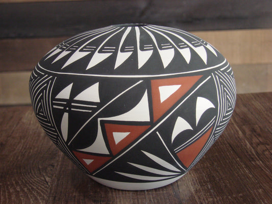 Native American Acoma Pueblo Fine Line Hand Painted Pottery by Victorino