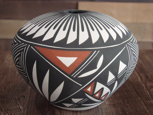 Native American Acoma Pueblo Fine Line Hand Painted Pottery by Victorino
