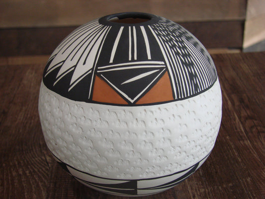 Native American Acoma Fine Line Hand Painted Pottery by B. Garcia