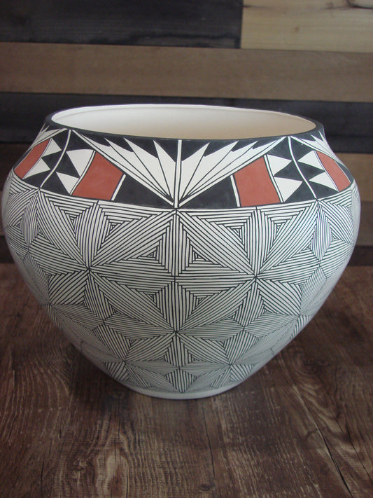 Native American Acoma Fine Line Hand Painted Pottery by D. Malie