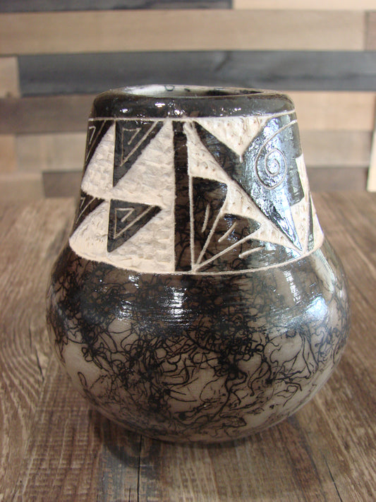 Native American Navajo Indian Horse Hair Pottery by Tom Vail Jr.