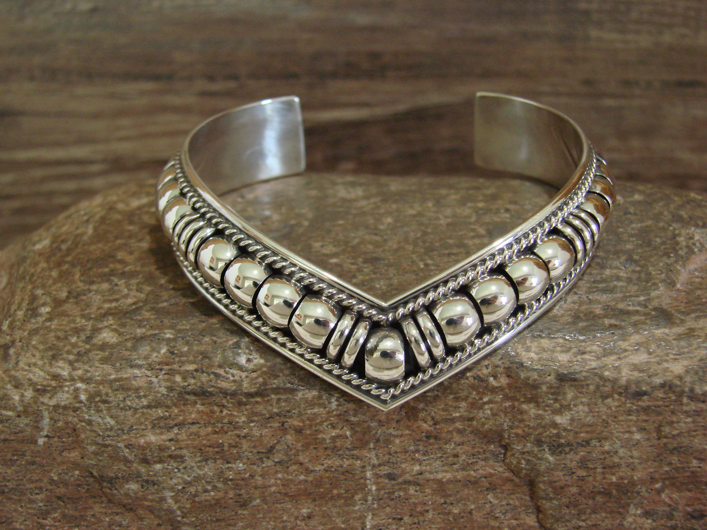 Native American Sterling Silver Ribbed Melon 1/2" V Bracelet by Thomas Charley
