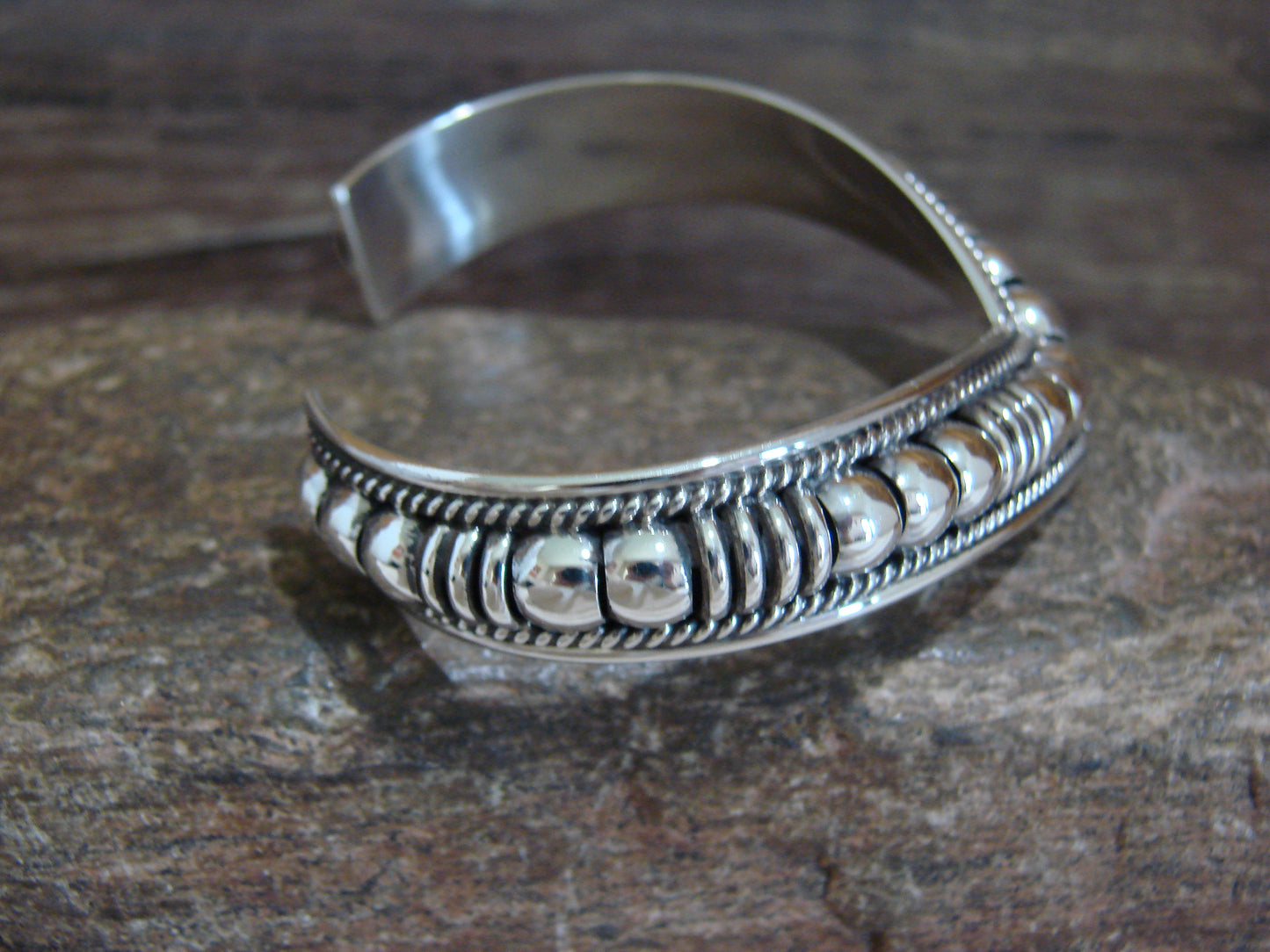 Native American Sterling Silver Ribbed Melon 1/2" V Bracelet by Thomas Charley