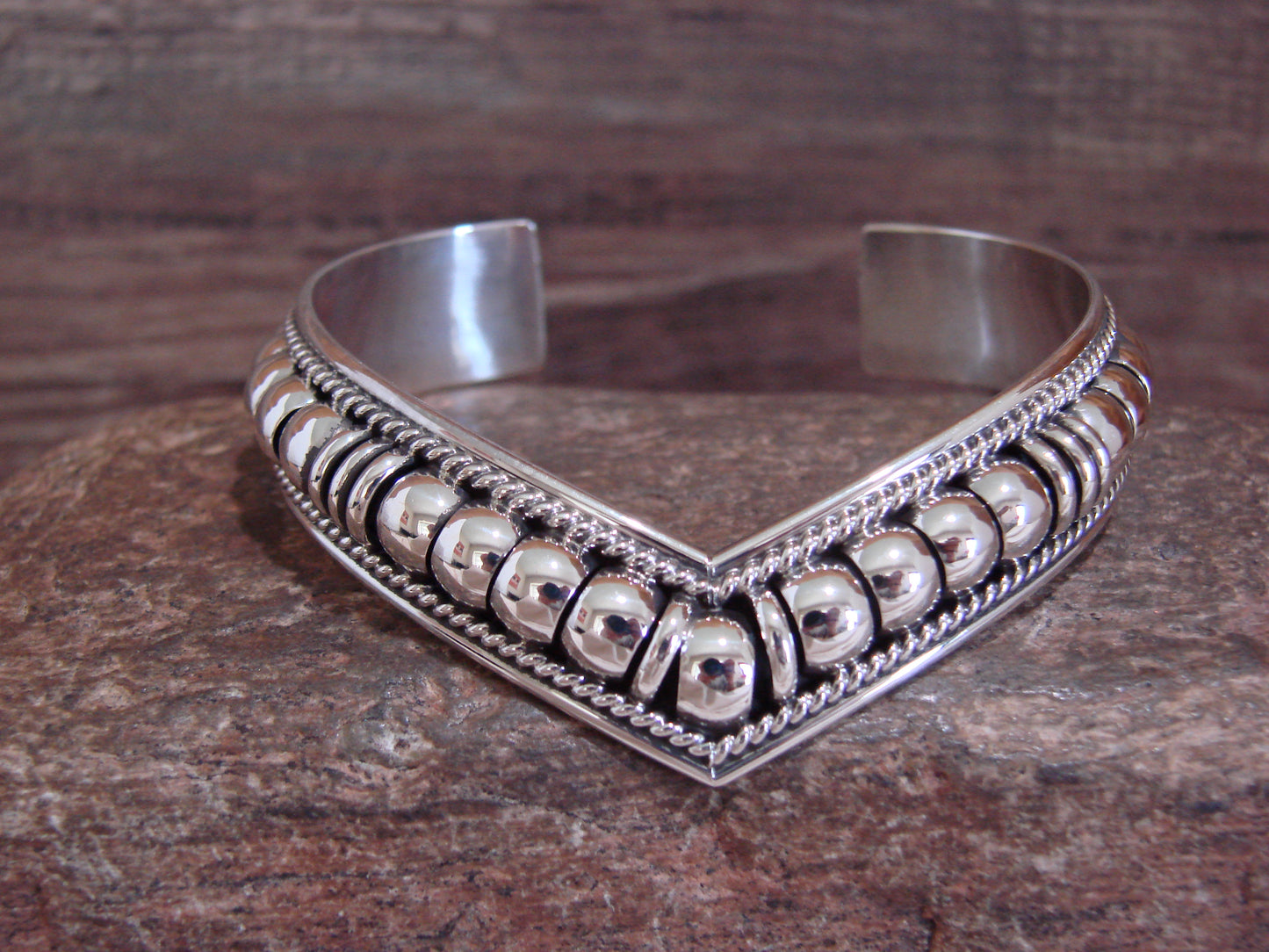 Native American Sterling Silver Ribbed Melon 1/2" V Bracelet by Thomas Charley