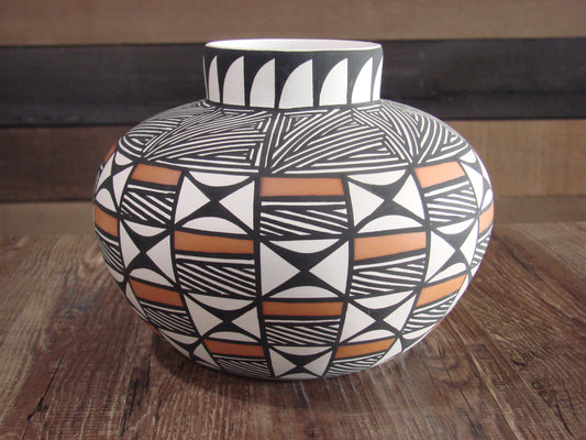 Native American Hand Painted Fine Line Acoma Pottery by Waconda