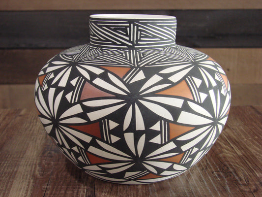 Native American Hand Painted Fine Line Acoma Pottery by Waconda