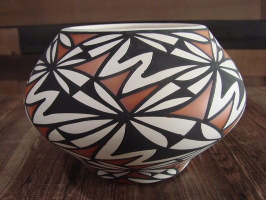Native American Hand Painted Fine Line Acoma Pottery by Waconda