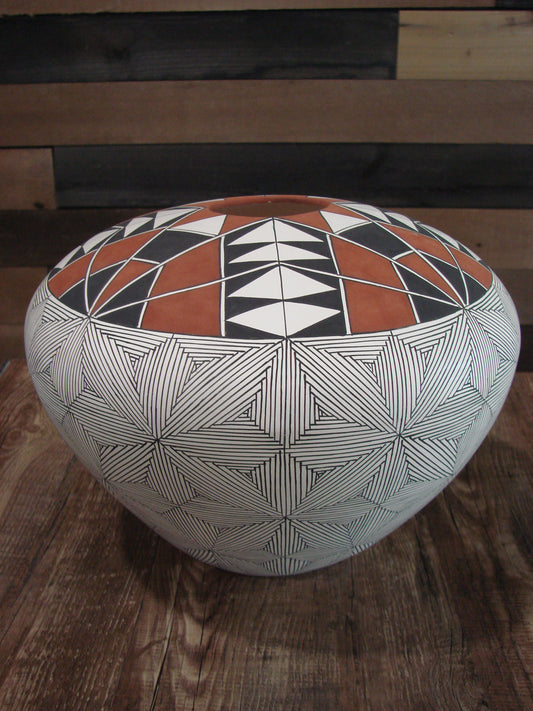 Native American Acoma Fine Line Hand Painted Pottery by D. Malie