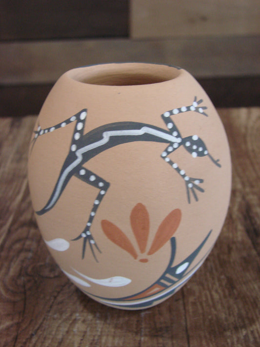 Native American Jemez Indian Handmade Clay Lizard Pottery by Chinana