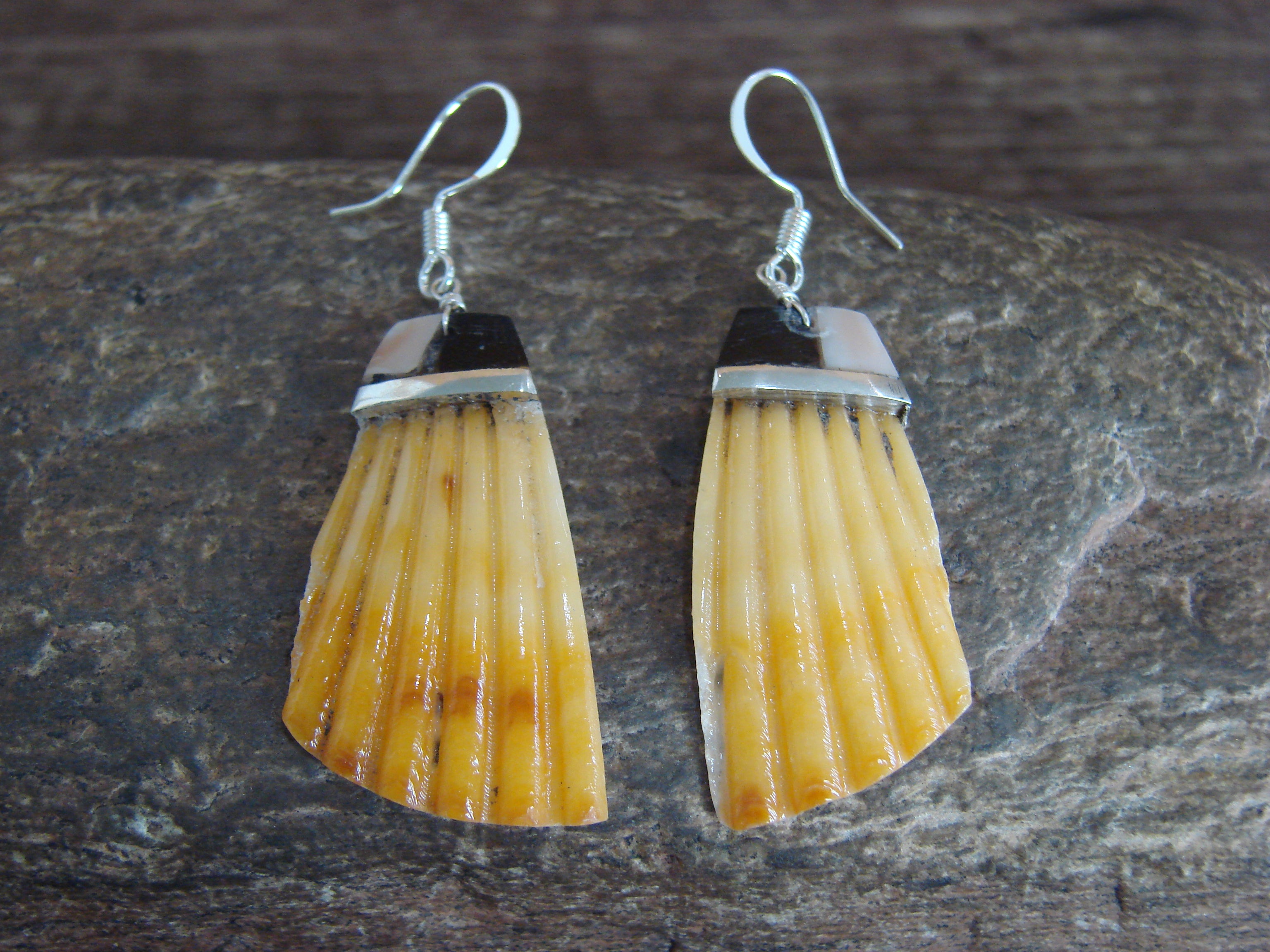 Santo Domingo Shell Inlay Dangle Shell Earrings Aguilar– NTNM