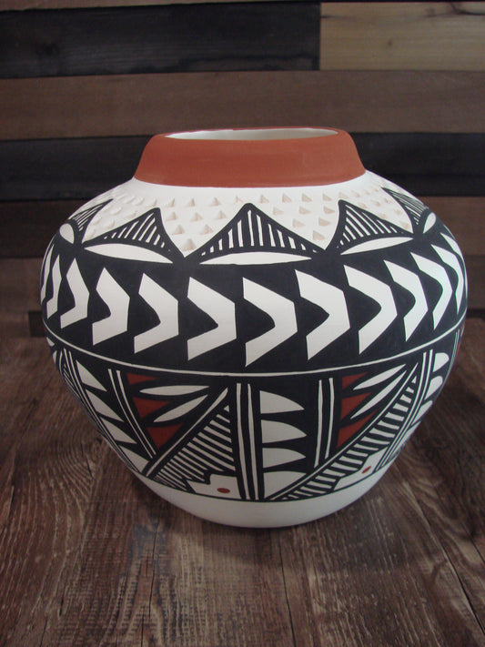 Native American Acoma Fine Line Hand Painted Pottery by Aragon