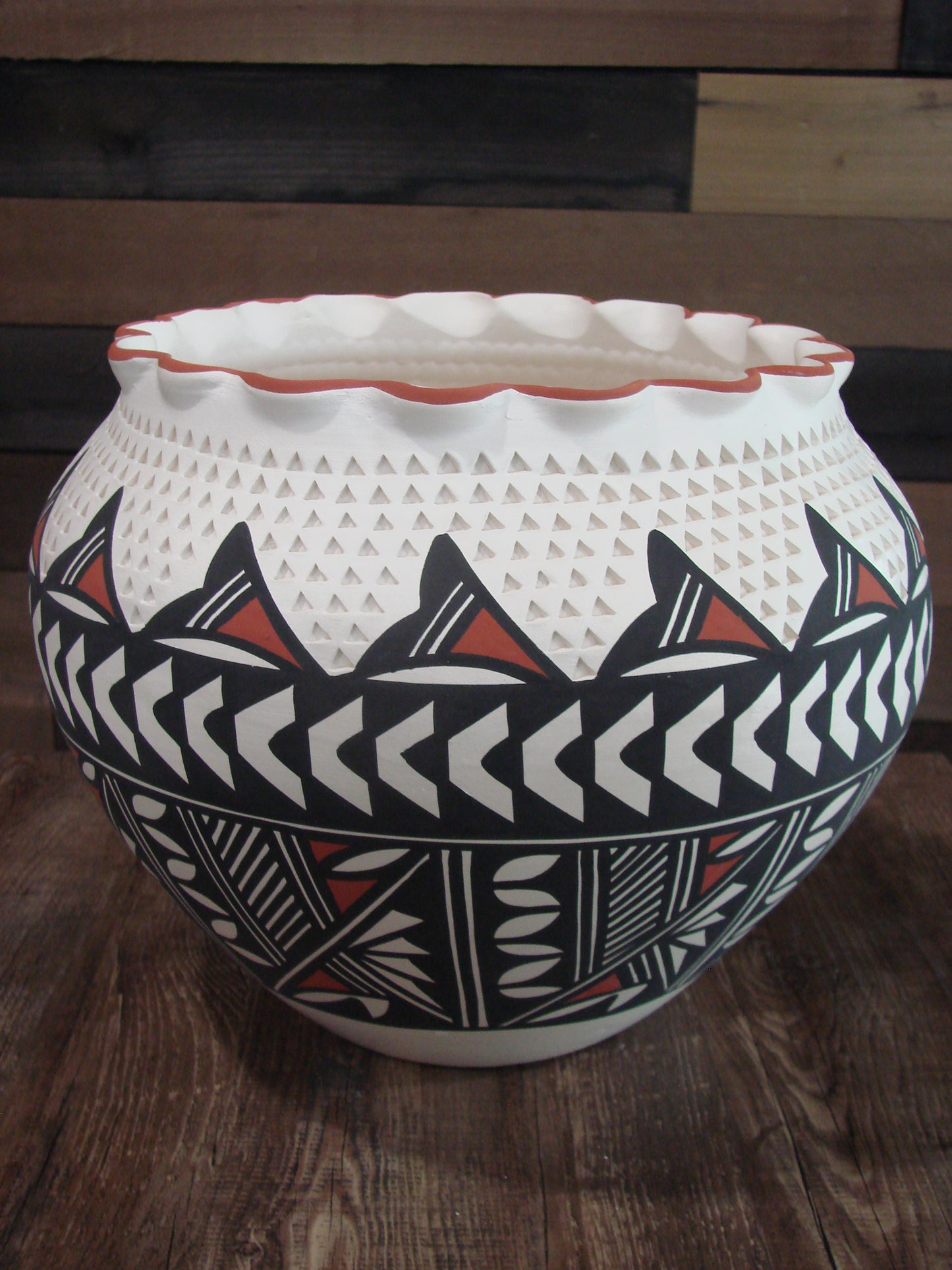 Large Native American Acoma Fine Line Hand Painted Pottery by Aragon