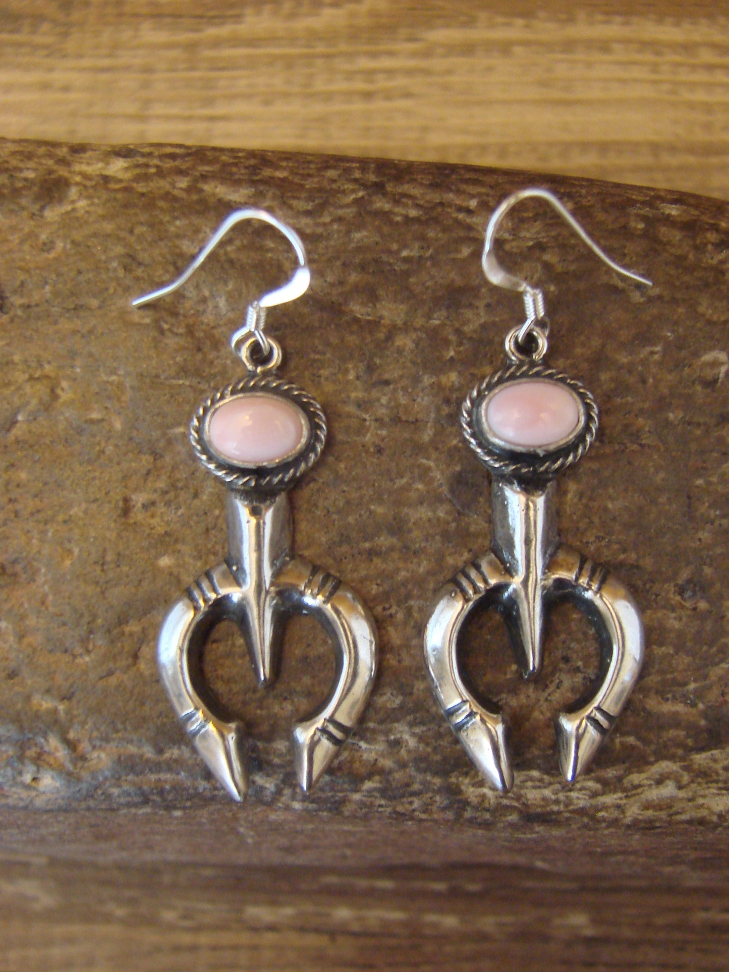 Native American Sterling Silver & Conch Naja Dangle Earrings - Henio