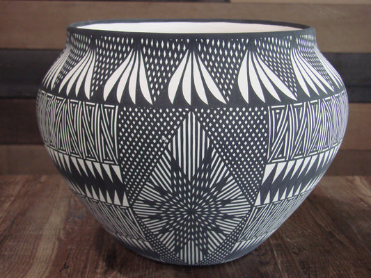 Native American Acoma Pueblo Fine Line Hand Painted Pottery by Vallo