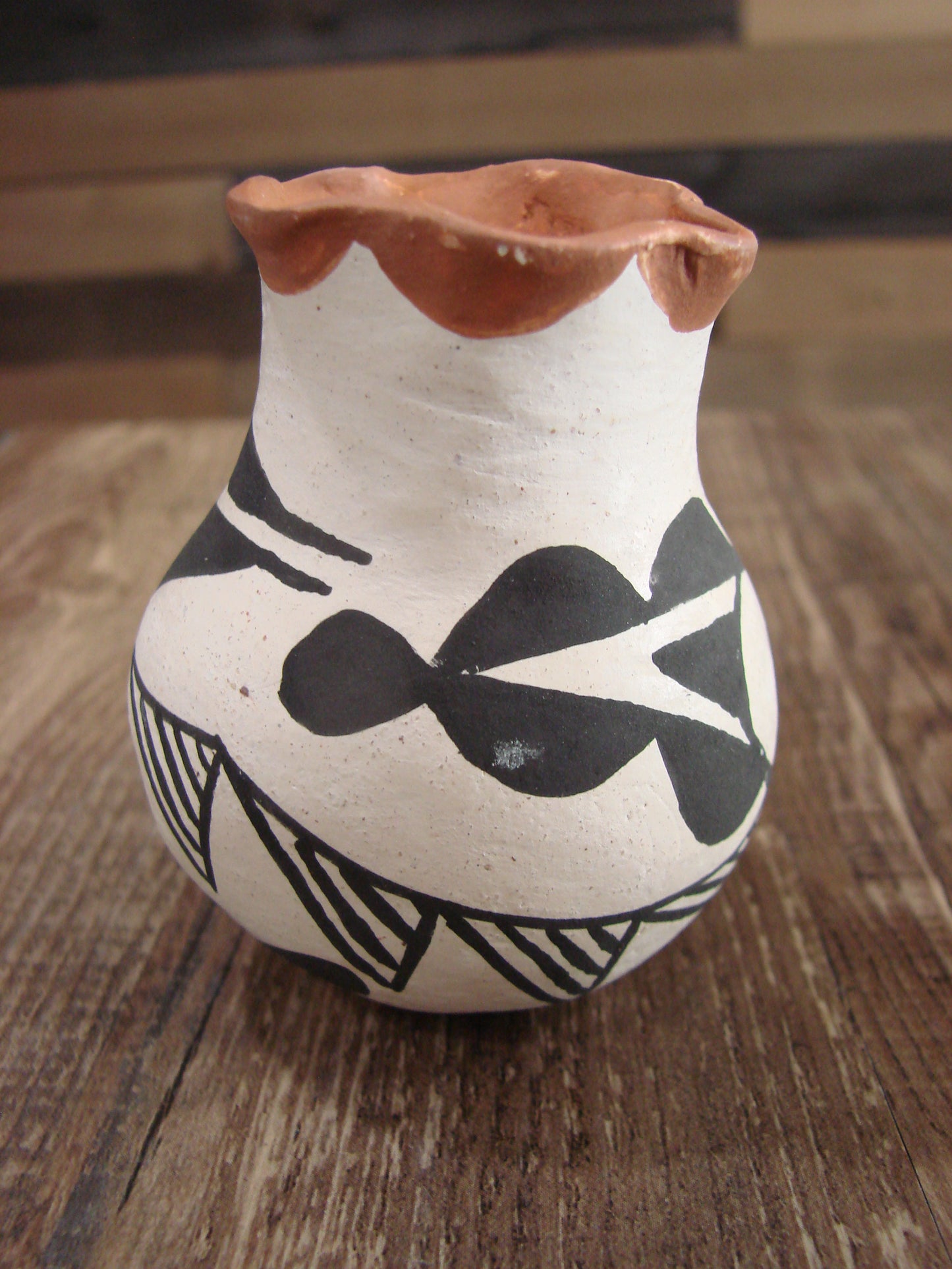Small Native American Acoma Hand Made Clay Pottery by Leno