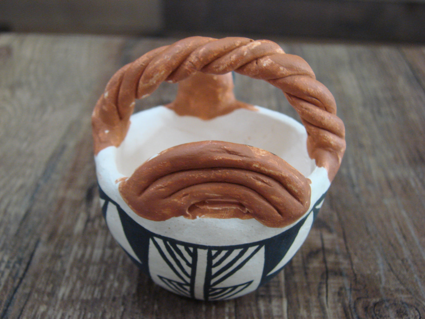 Small Native American Acoma Hand Made Clay Pottery by Leno