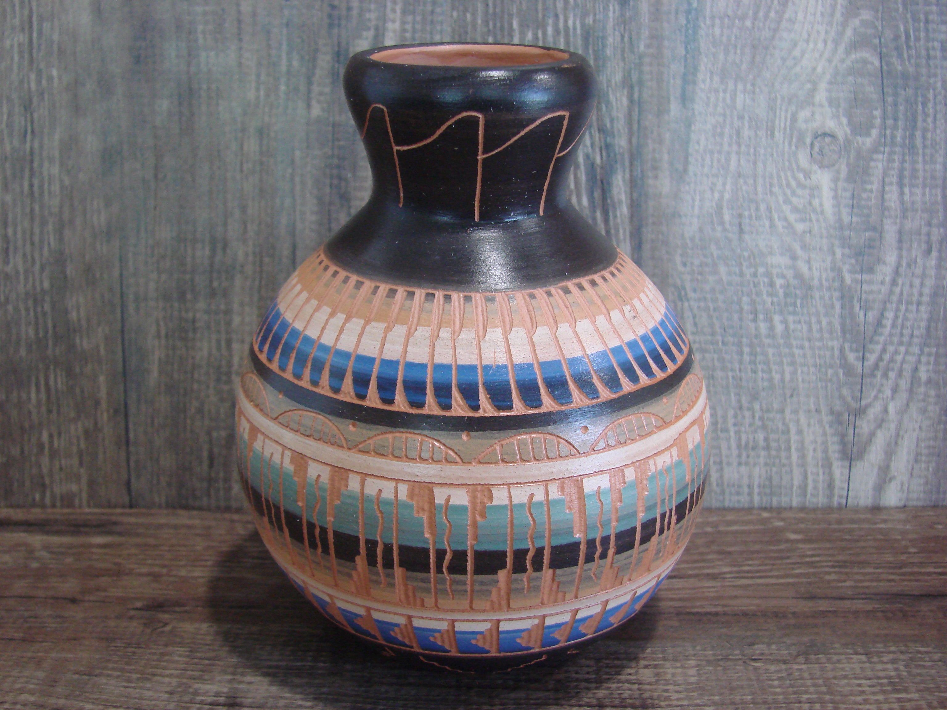 Native American Hand Etched & Hand Painted Pottery - Gilmore– NTNM