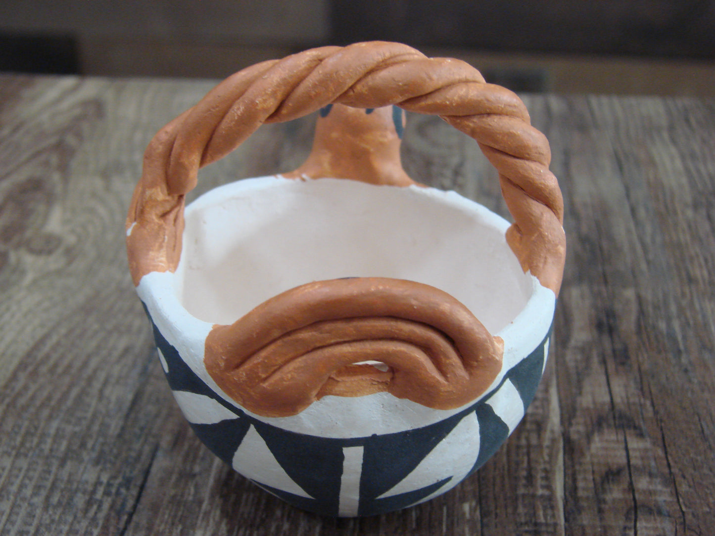 Small Native American Acoma Hand Made Clay Pottery by Leno